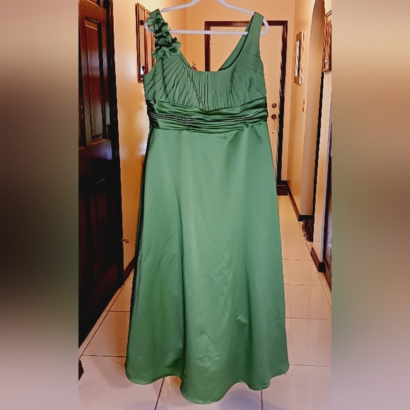 💰David's Bridal Formal Gown Green Size 16 - Picture 1 of 8